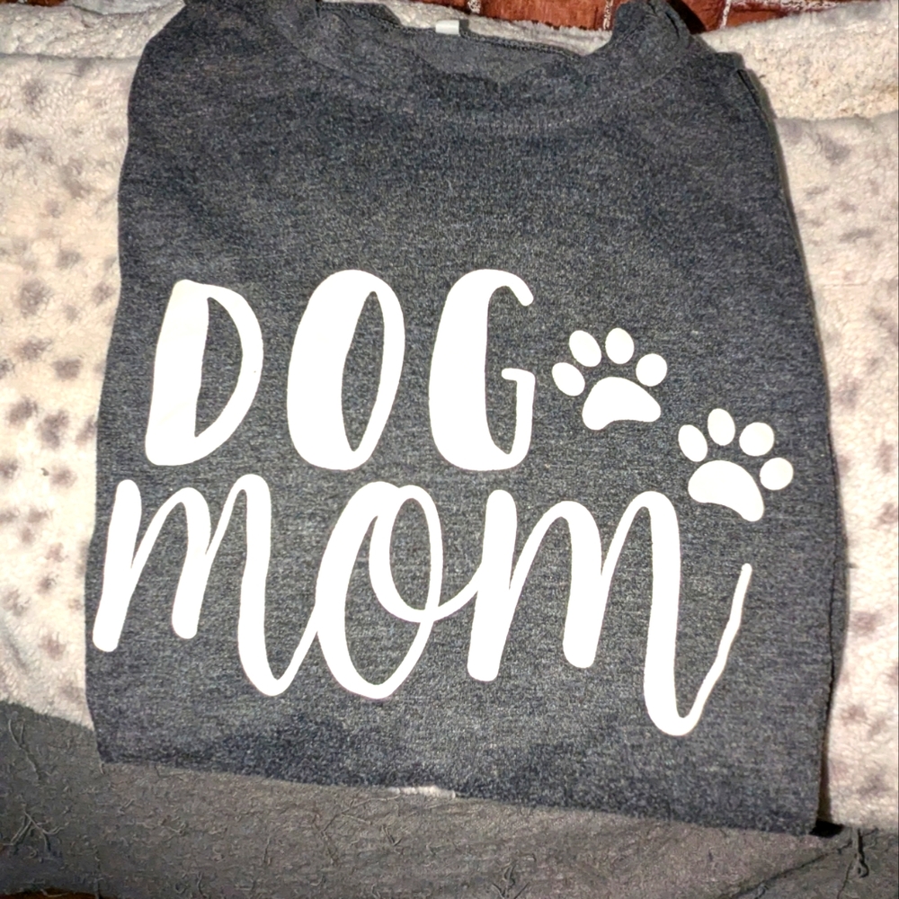Dog Mom tee Sz XL